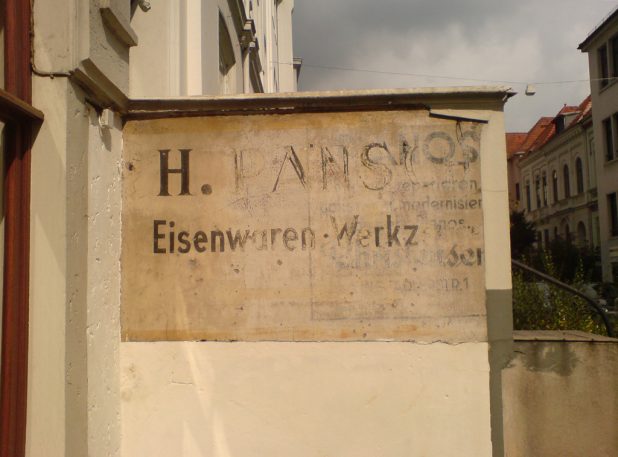 Alte Reklame für die Firma Pansch Haushaltswaren am Fedelhören 71, Quelle: J.Amthor, 2010 